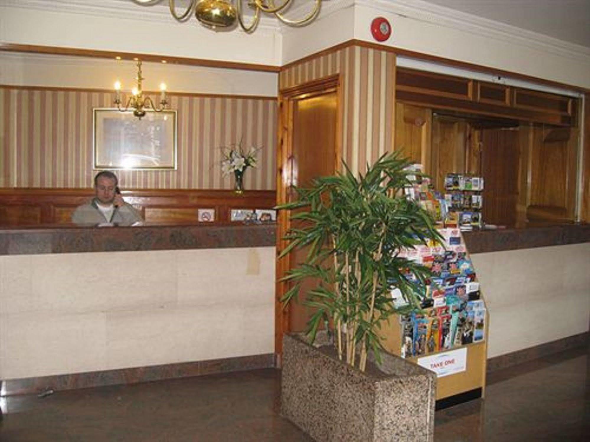 לונדון Carlton Hotel מראה חיצוני תמונה
