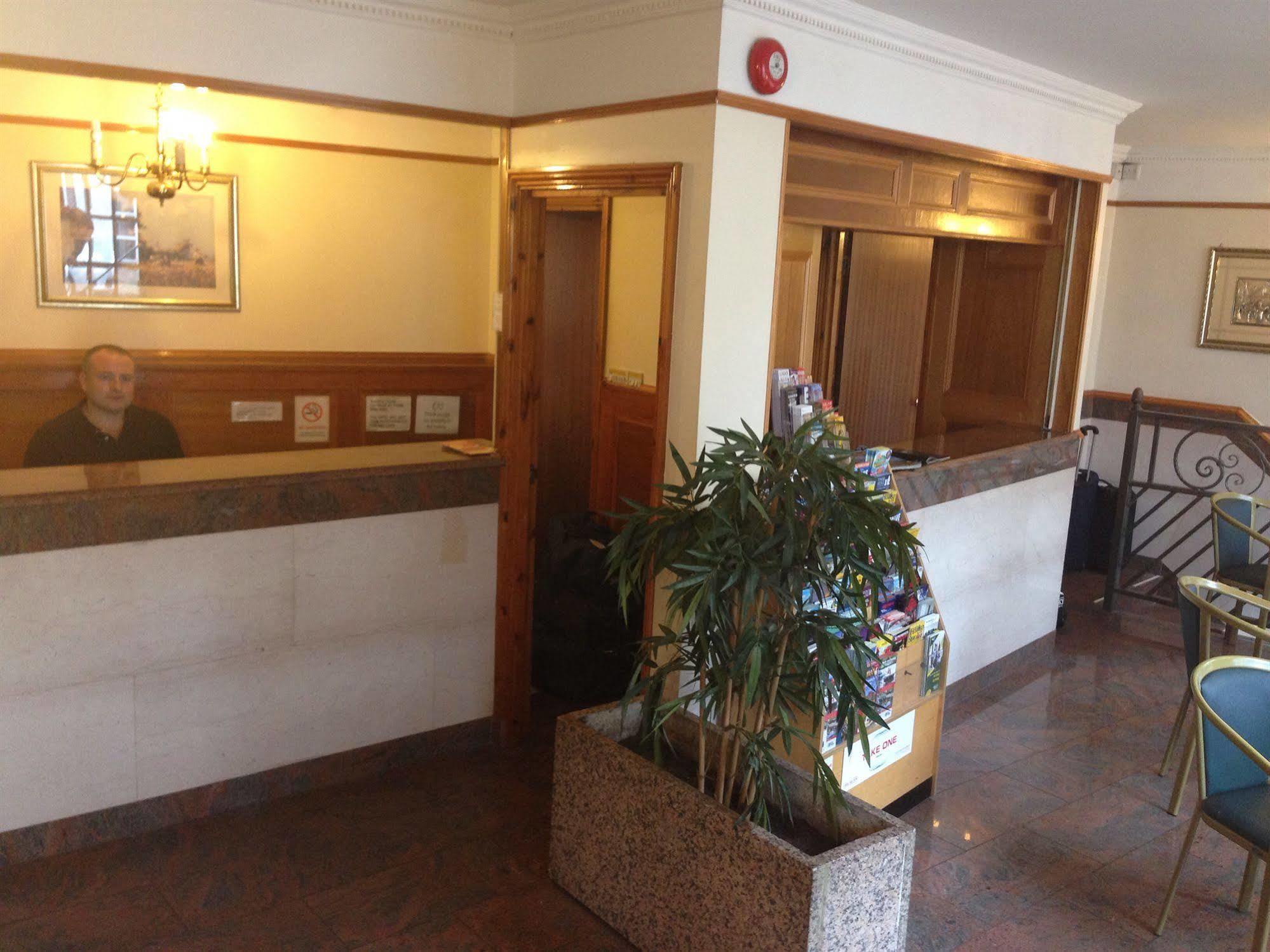 לונדון Carlton Hotel מראה חיצוני תמונה