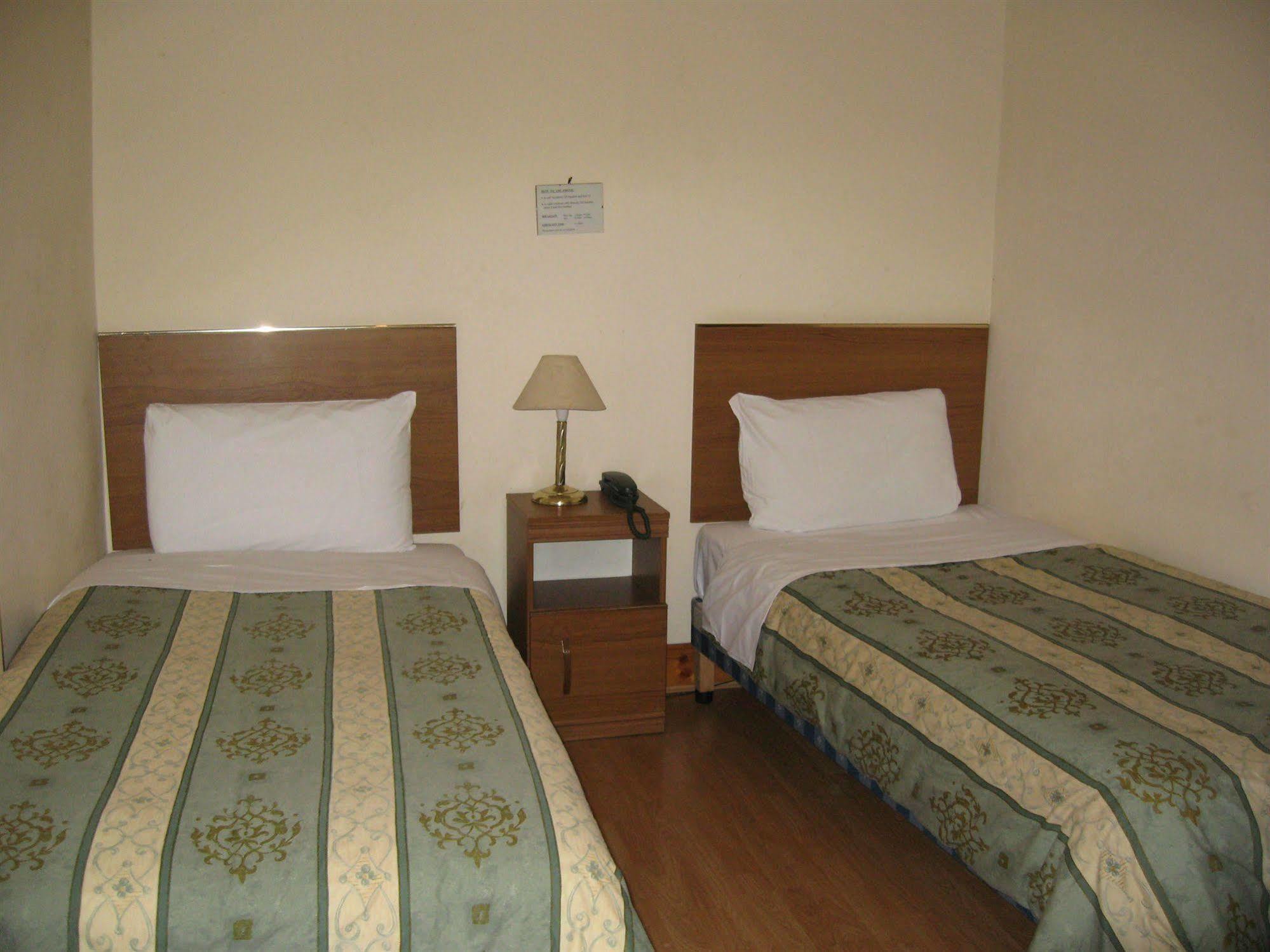 לונדון Carlton Hotel מראה חיצוני תמונה
